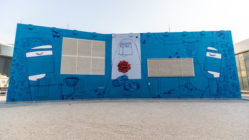 Wall Mural depicting three women wearing traditional Qatari dresses