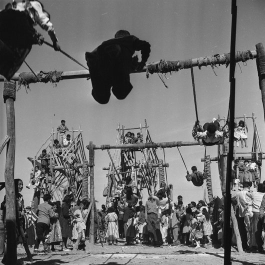 Black and white picture showcasing the freedom Monument at Tahrir Square