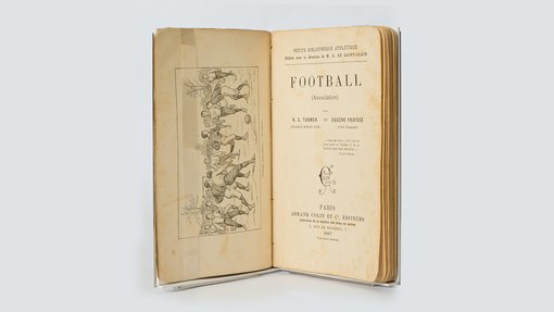 كتاب اتحاد كرة القدم الموسع – بإذن من متاحف قطر