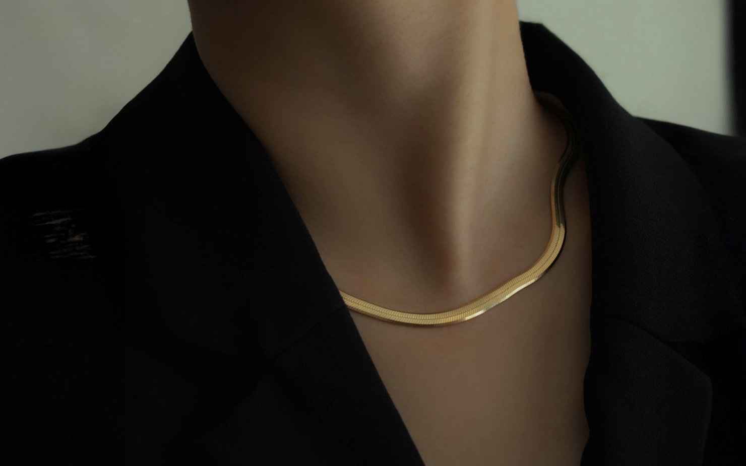 lady wearing necklace