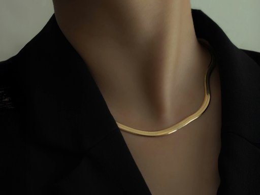 lady wearing necklace